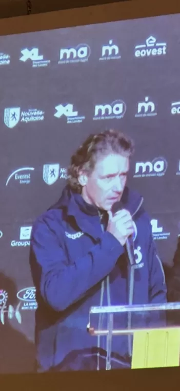LOGO Everest en arrière plan avec les partenaires historiques