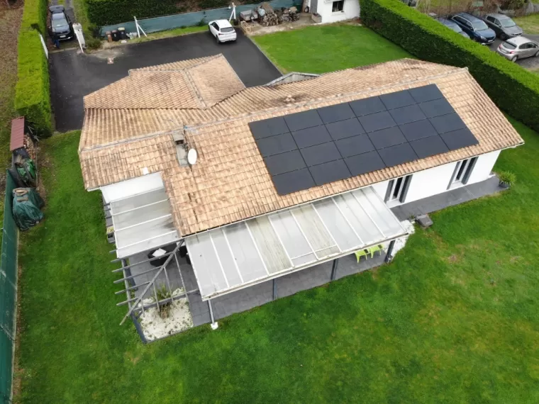 L'évolution du Solaire à Ambarés et Lagrave.