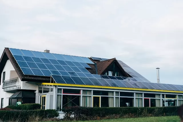 Entretien et maintenance des installations photovoltaïques à Pauillac , Bordeaux, SUNALYA